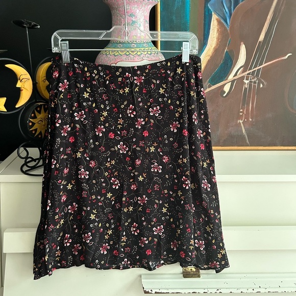 Reitmans Black Floral A-Line Skirt 10 - Picture 1 of 16